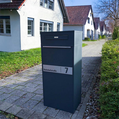 Selbstklebendes Namensschild mit austauschbarem Papiereinleger von Metzler